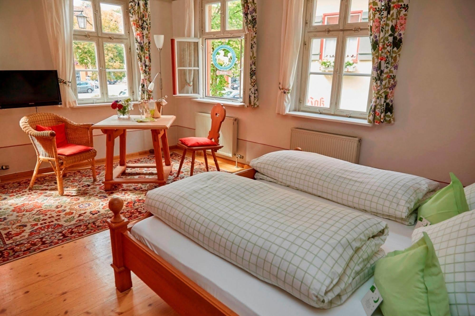 Hotel Weisses Ross Dinkelsbühl Esterno foto